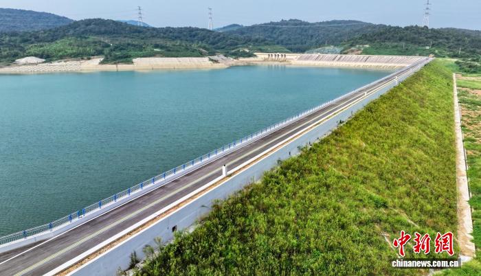 句容抽水蓄能电站下水库大坝近景