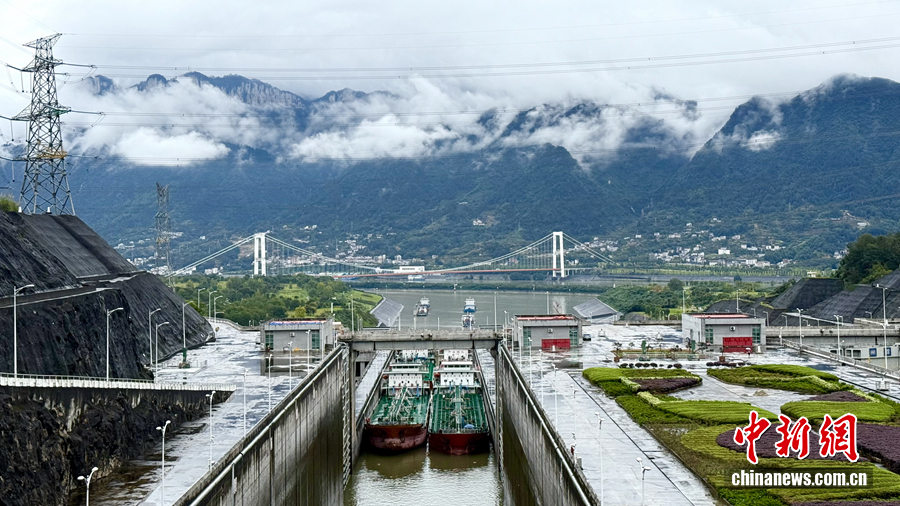 行走江河看中国 | 三峡工程：国之重器的创新与青春脉动