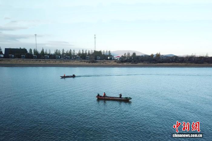 中俄界江乌苏里江禁渔期结束开渔现场