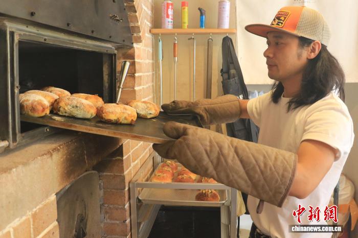 浙江杭州柴窑面包成乡村新宠：烟火气如何激活乡村经济？
