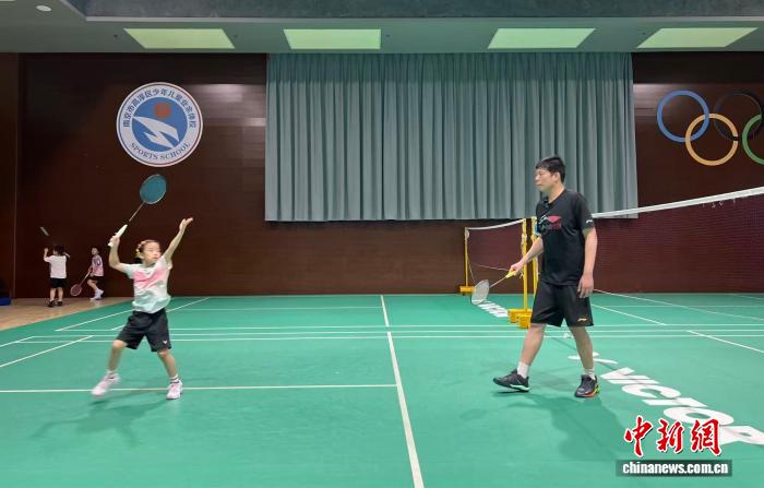 台湾羽毛球教练南京深耕：助力青少年羽毛球新星崛起