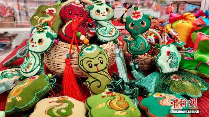 甘肃文创产品出海：架起丝路文化交流新桥梁