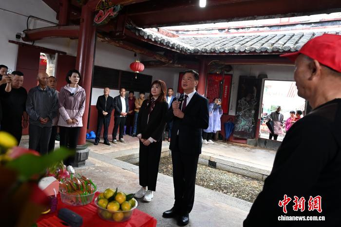 赖岳谦循着父亲足迹寻根：期待两岸统一，让子孙后代安享太平