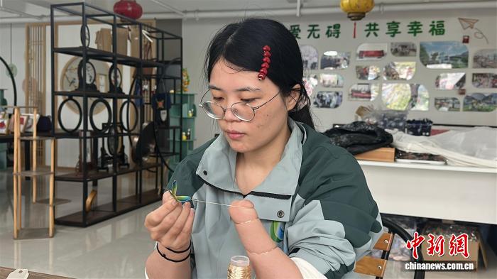 四川95后残疾工匠江越：用绒花技艺绽放生命之花