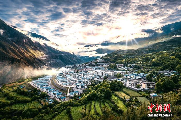 西藏拉康镇：民宿与林下经济共舞，绘就乡村振兴新画卷