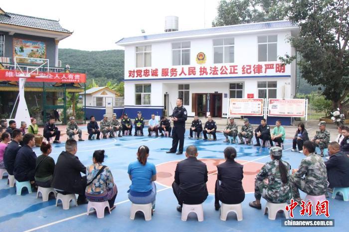 中缅边境龙利村：从治安乱点到旅游胜地的蜕变之路
