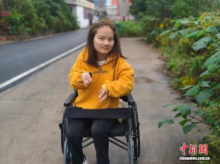 重度脑瘫女孩郭佳云：步步生花 用热爱照亮同路人