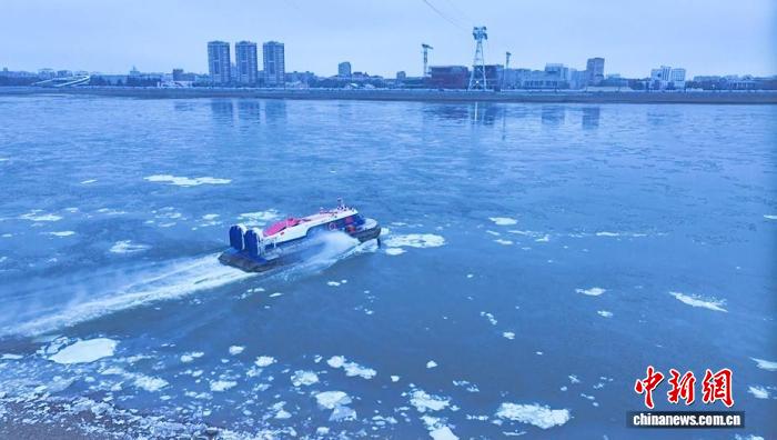 黑河口岸2025年秋季气垫船启航 保障中俄旅客流冰期跨境通行