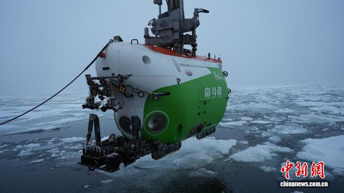 中国成为全球唯一在北极密集海冰区进行连续载人深潜的国家