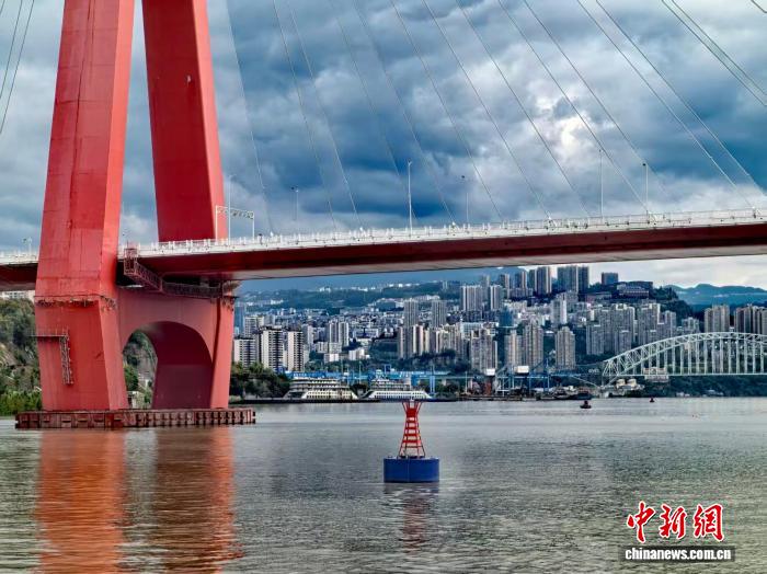 9座新型环保浮鼓首次亮相长江万州段