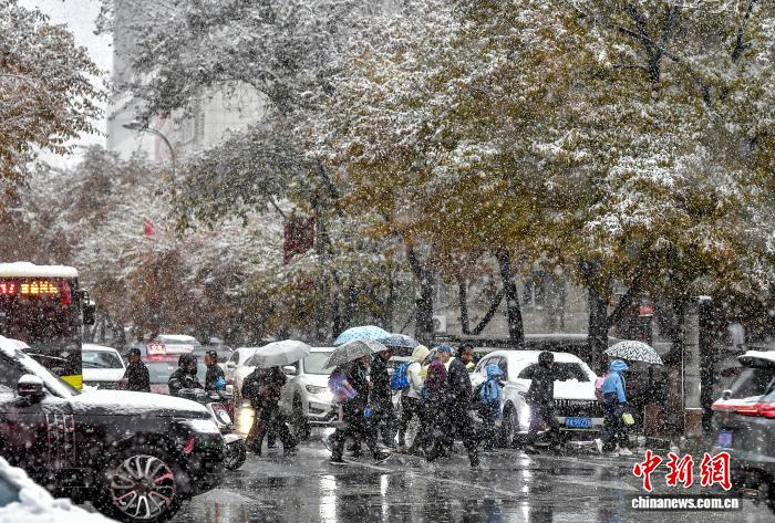 多地气温骤降‘一夜入冬’，今年秋季真的变短了吗？