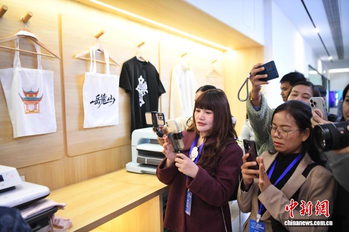 中国智造赋能全球DIY：从工具到创意伙伴的智能升级