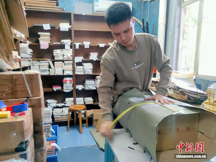 ‘1平米书架’公益行动广东启航 惠及50家乡村小店