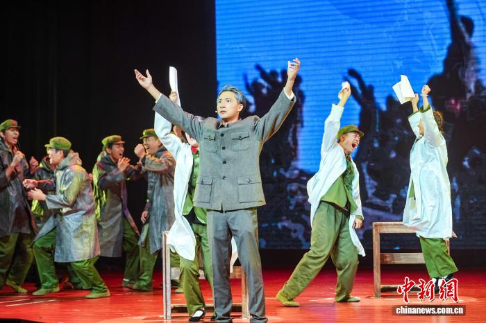 上海交大原创话剧《钱学森》湖南高校巡演 弘扬科学家精神