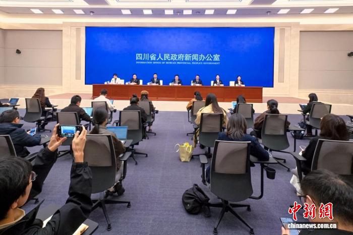 四川康定：情歌文化赋能 迈向国际生态文旅新地标