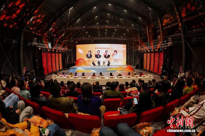 《社区银龄生活观察报告》发布：聚焦老年人适老社会建设