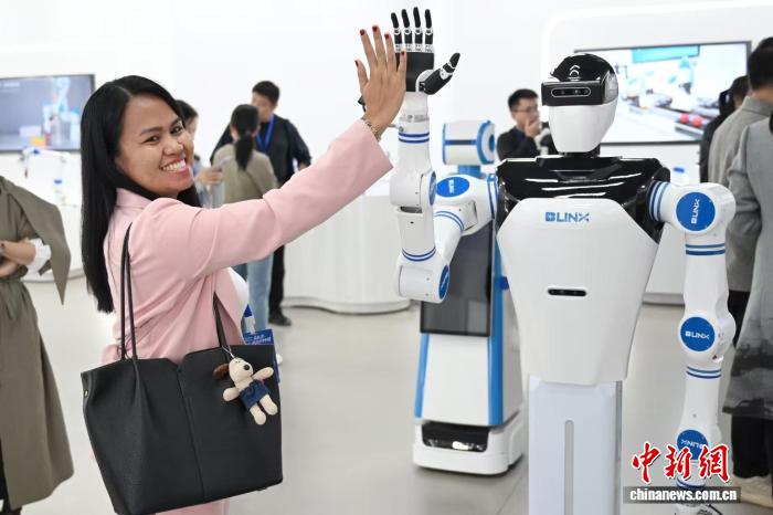 海外媒体探访湖南湘江新区：科技与文化融合的魅力之旅