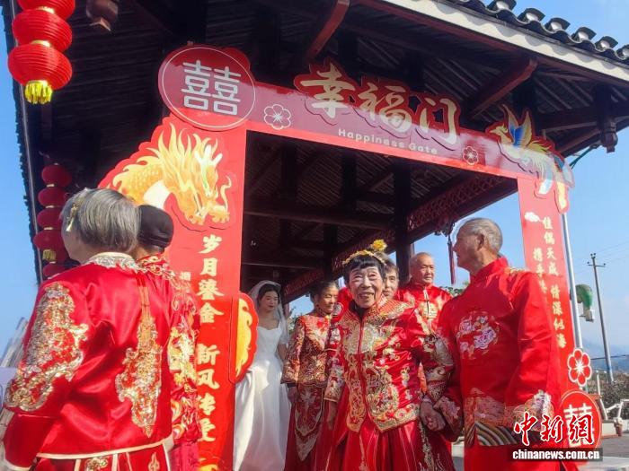 湖南会同五村金婚典礼：幸福传承助力乡村振兴