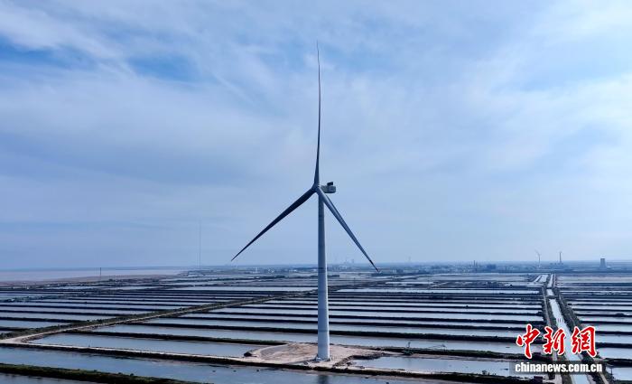 全球首台26兆瓦级海上风电机组并网 刷新单机容量纪录