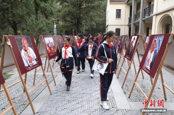 盐阜革命老区抗战老兵肖像摄影展现场