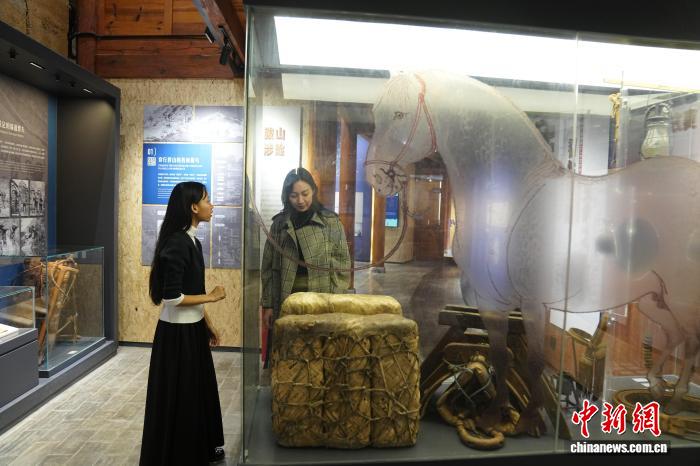 澜湄国家青年代表在沙溪古镇探访