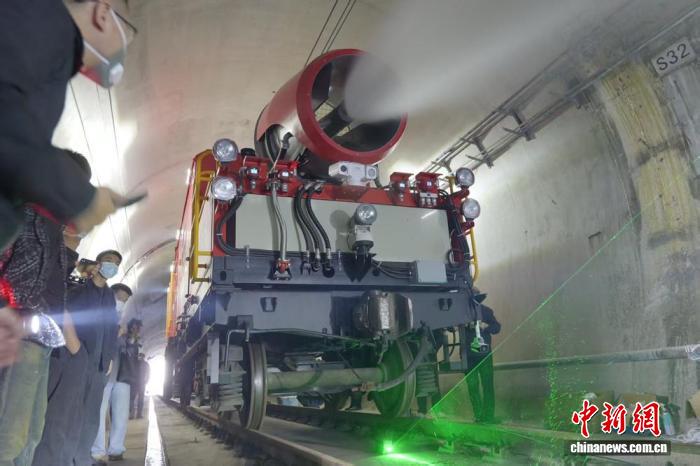 四川眉山首创地铁应急救援综合保障车，填补国内轨道交通救援空白