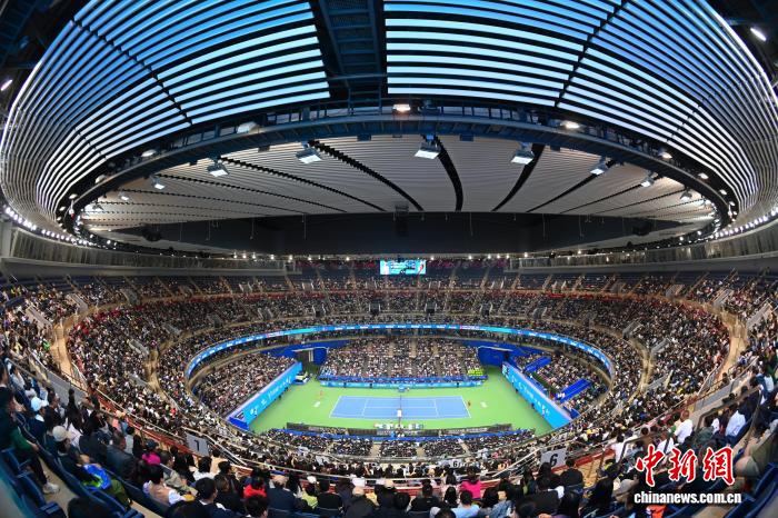 光谷国际网球中心中央球场座无虚席