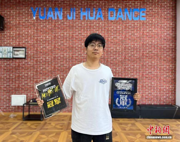 台湾青年南京跨界街舞：从化学专业到舞动人生