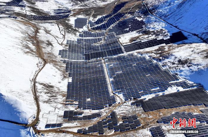 蒲西光伏项目施工场景