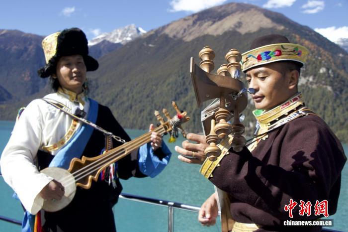 巴松措音乐演出现场