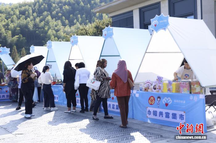 安吉巾帼共富集市现场