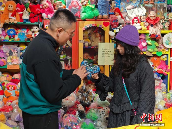 西安青年秦岭脚下筑梦：打造创意玩具工作室