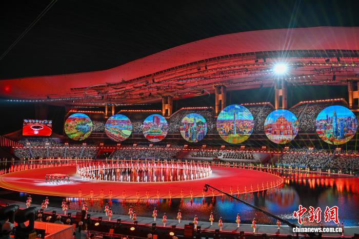 174米AI数字画卷亮相全运会开幕式