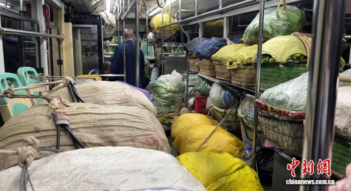 贵阳惠农专线车内农产品运输场景