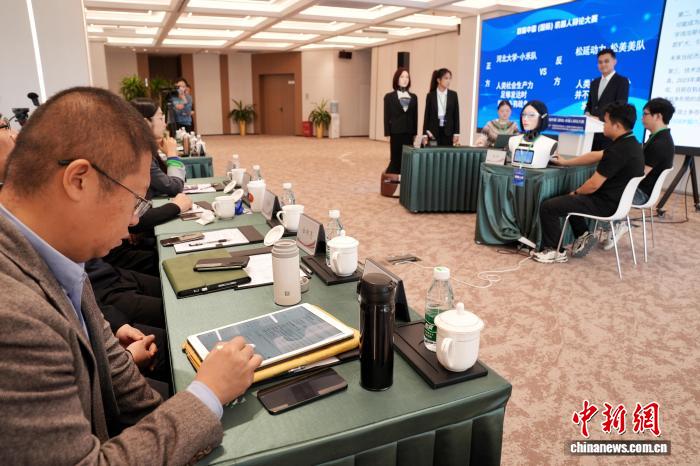 评委记录机器人选手发言