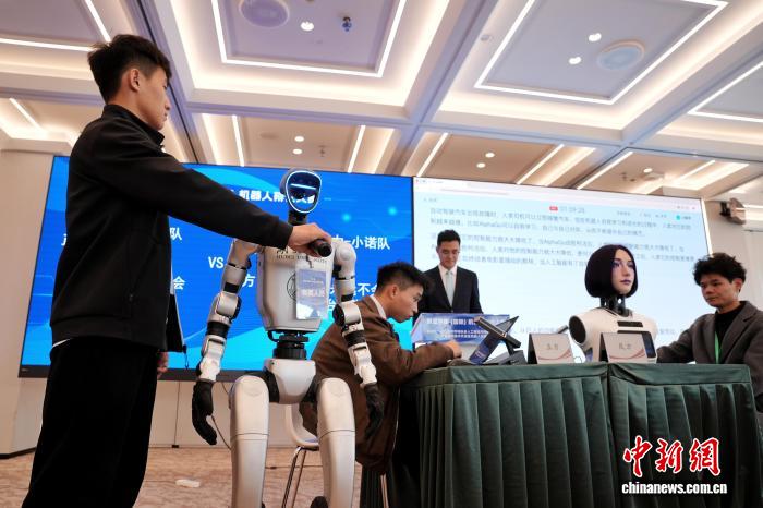 北京举办首届国际机器人辩论大赛 人工智能展现深度交互能力