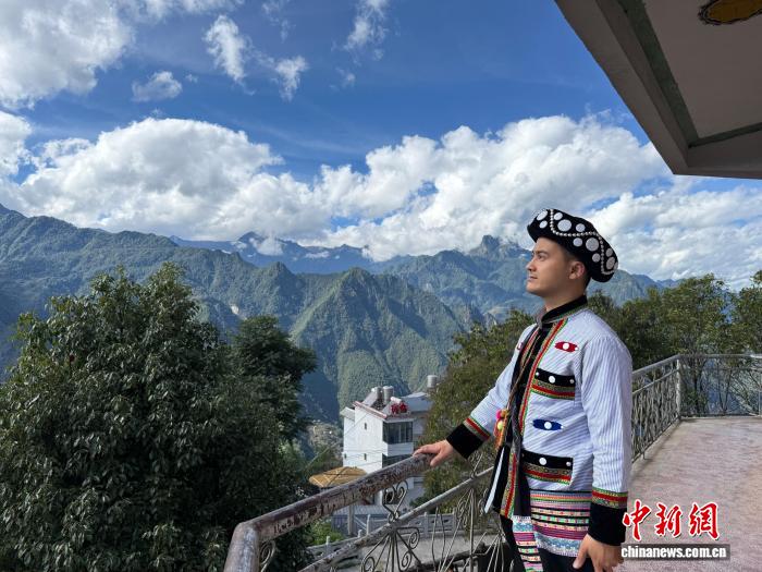 柯顺泉在知子罗村民族博物馆