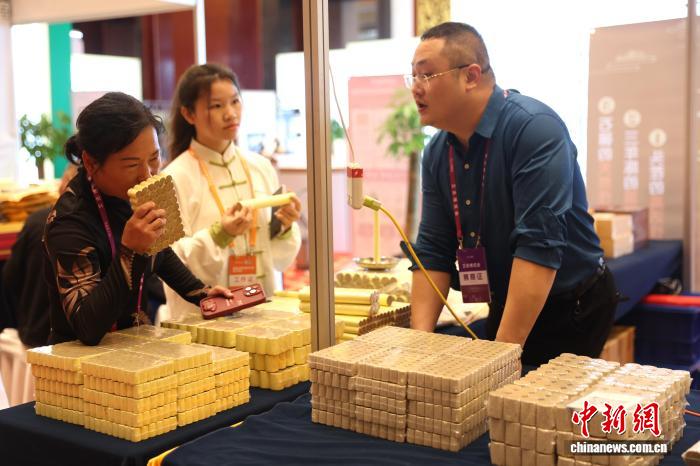 首届全国热敏灸大会暨艾博会现场