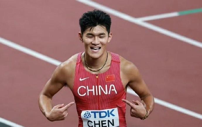 时隔14年！中国队再创辉煌：三人晋级世锦赛男子110米栏半决赛