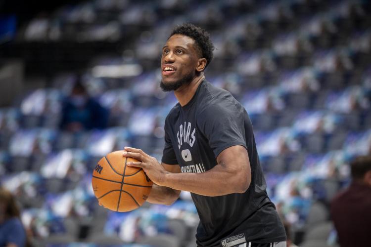 赛迪斯-杨亲述：尚未正式退役，NBA老将签约难题解析