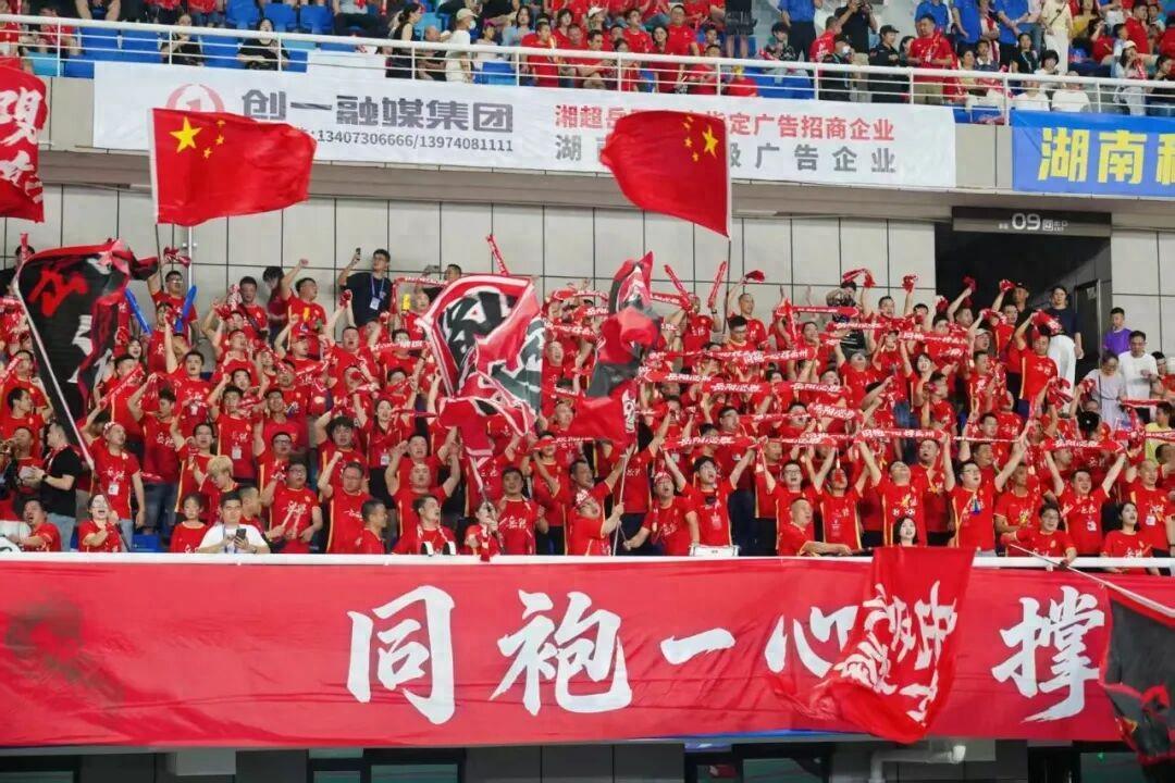 岳阳队湘超联赛首战告捷，掌声献给并肩战斗的岳阳人！