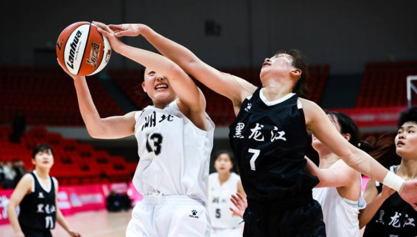 全国女篮锦标赛惊现4打5荒诞一幕，球迷直呼难以置信
