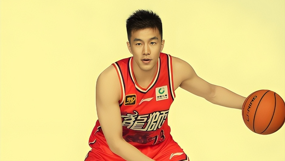 郭艾伦缺席NBA季前赛，陈国豪独挑大梁能否逆袭？