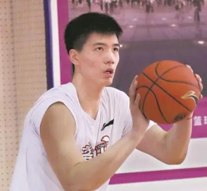 广东男篮2分惜败澳洲猛虎！焦泊乔爆发，张昊致命失误引争议