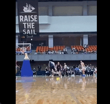 张镇麟上海首秀12+5+6！中国男篮顶级前锋强势回归