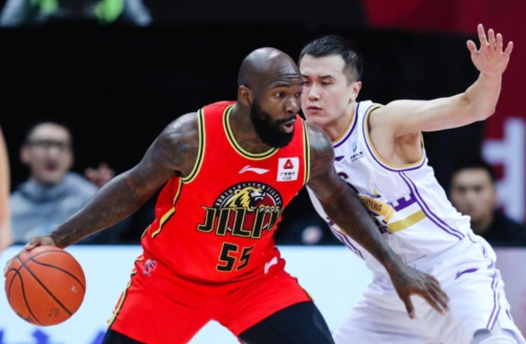CBA昔日顶级外援琼斯重返无望，上赛季30+10+9难掩状态下滑