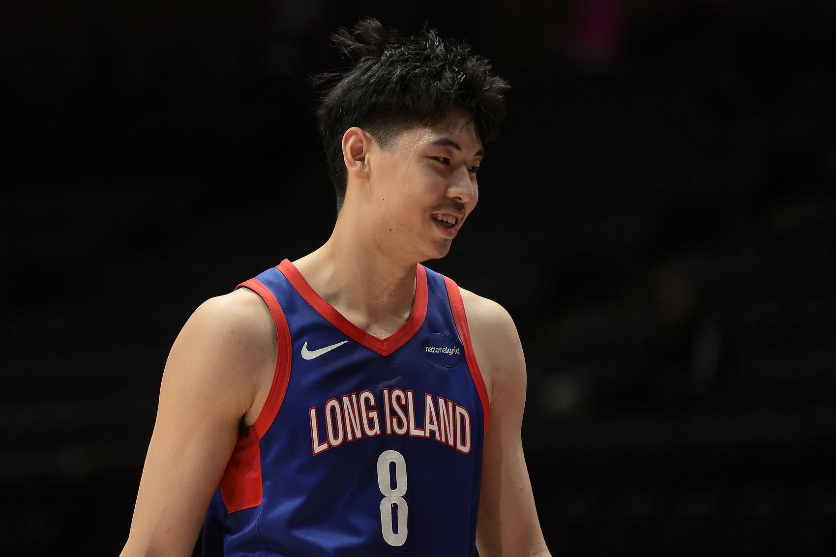 崔永熙自曝：康复8个月时NBA邀约5V5对抗，双向合同抉择艰难