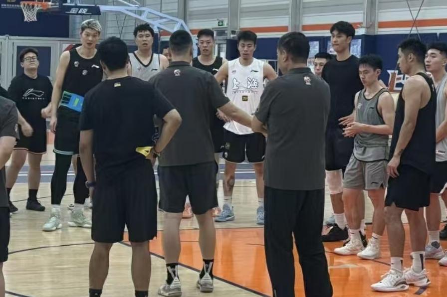 张镇麟复出在即，广州男篮NBA季前赛名单公布，北控新援签约