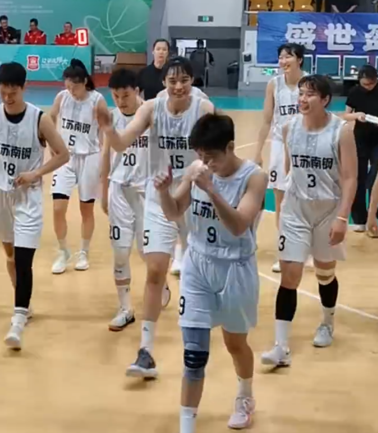 两战狂胜135分！江苏女篮2米中锋许晨妍爆发，AMVP却难进国家队