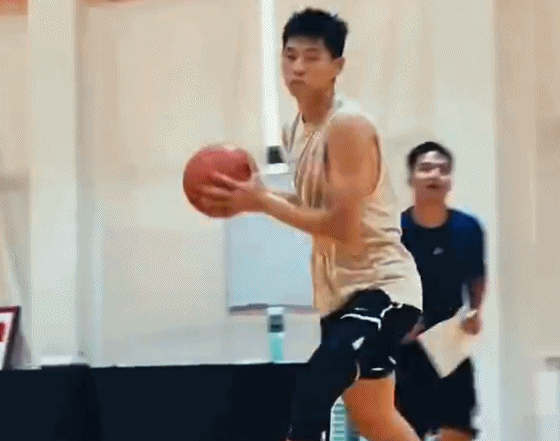 崔永熙东莞篮球学校复训，期待早日重返CBA赛场